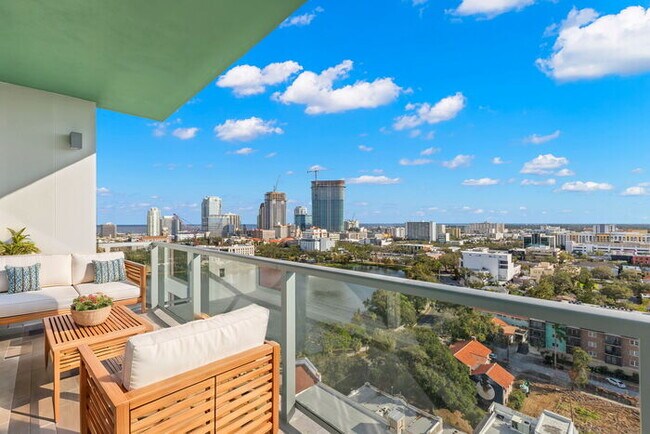 Building Photo - BEAUTIFUL Luxury Condo in Downtown St Pete...