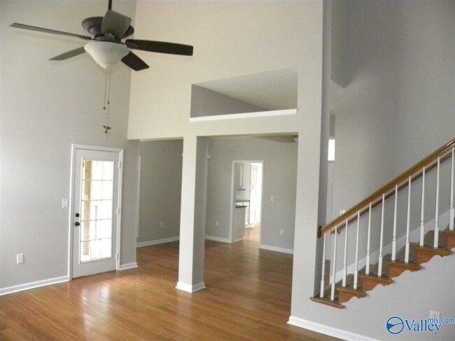 Building Photo - 102 Sunset Cir