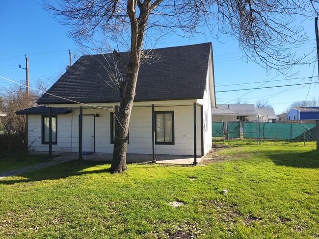 Primary Photo - 2 story cottage ready for moe-in