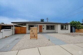Building Photo - Fully Furnished or Unfurnished 3 BR / NO HOA