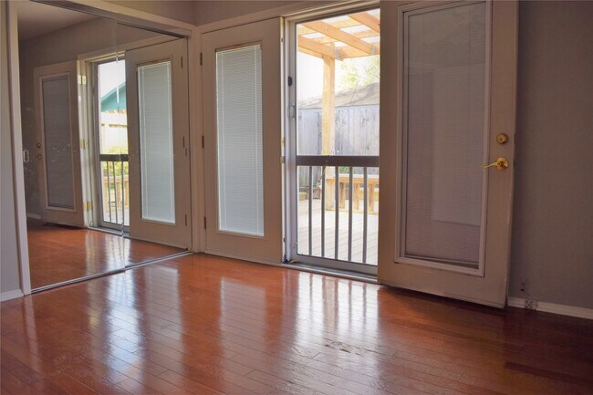 Building Photo - 1505 Silverpines Rd
