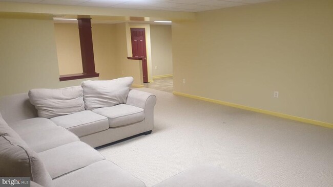 Building Photo - 9607 Laurel Oak Dr