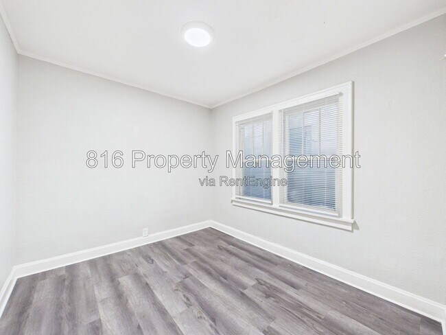 Building Photo - 3310 Tracy Ave