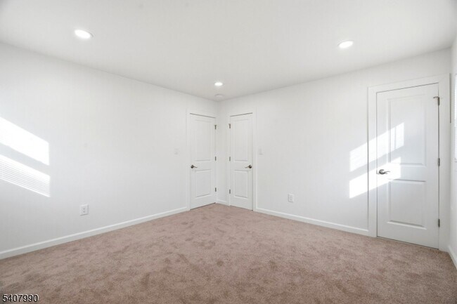 Building Photo - 114 Grove St