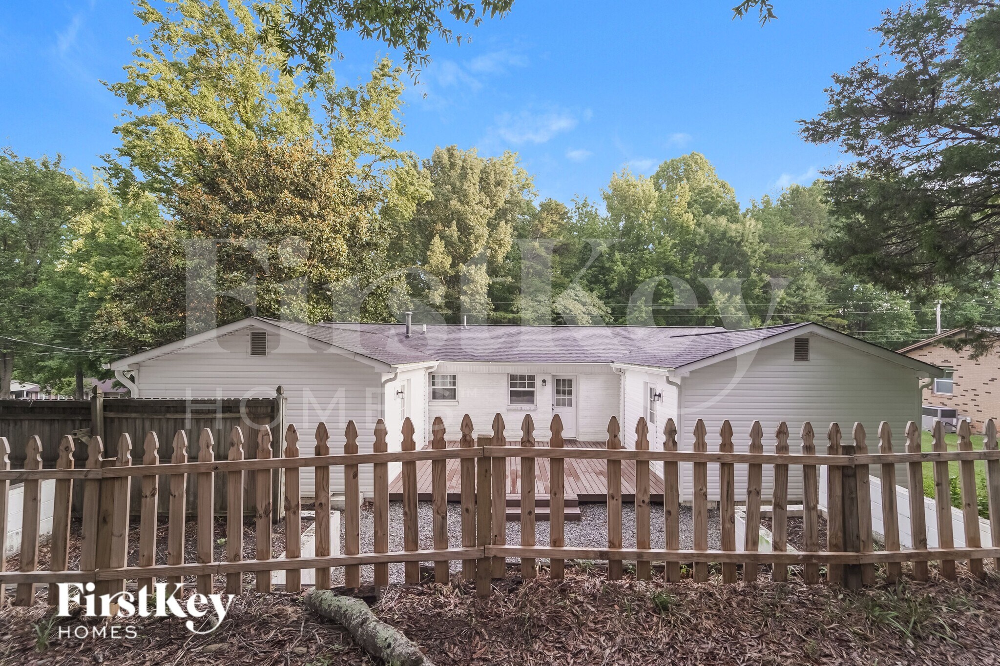 Building Photo - 2521 Skyland Dr