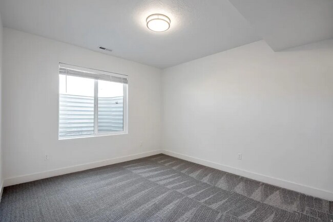 Building Photo - Lehi House