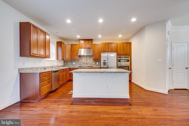 Building Photo - 2655 Glenriver Way