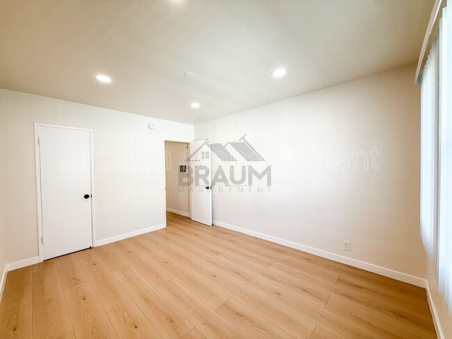 Building Photo - 7333 Woodman Ave