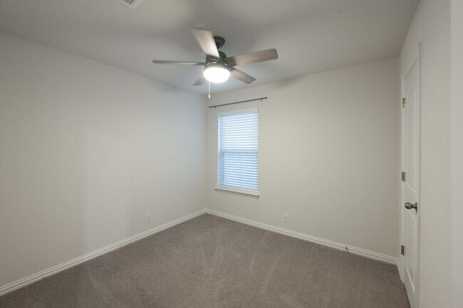 Building Photo - 2089 Egret Ave