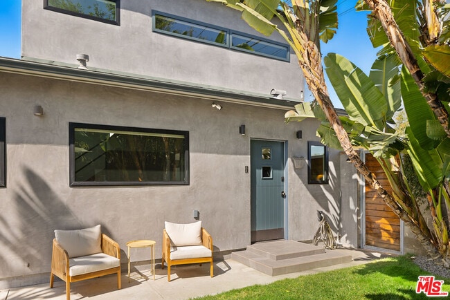 Primary Photo - 1089 Palms Blvd