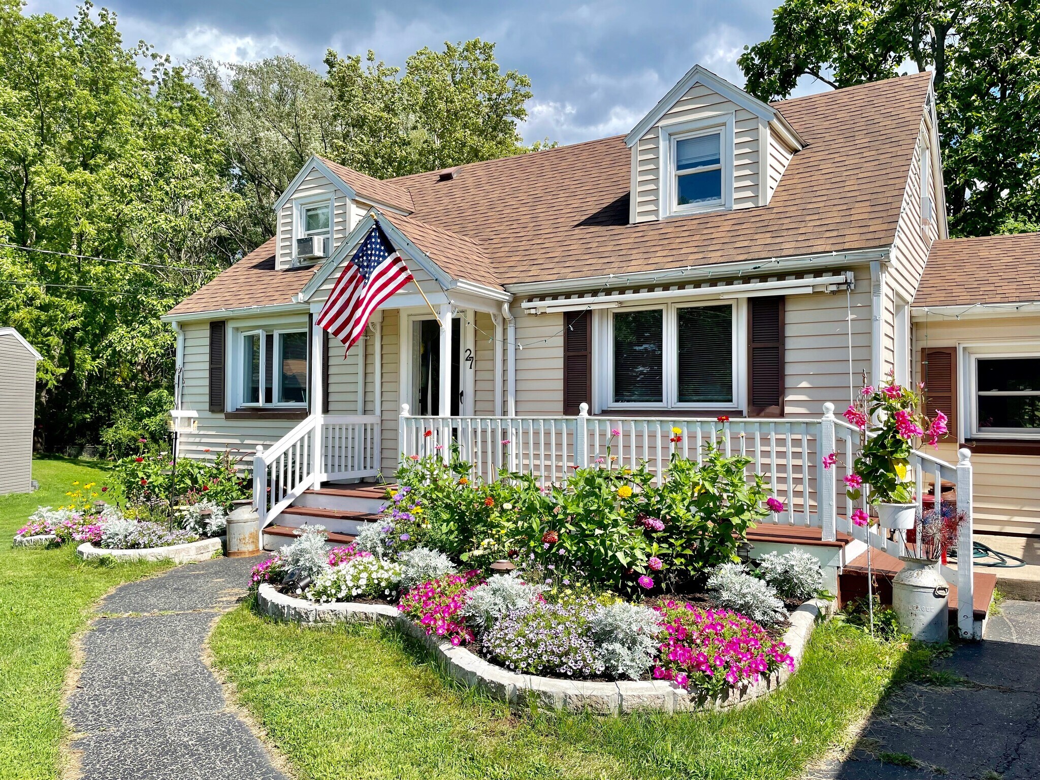 Building Photo - 27 Pleasant View Dr