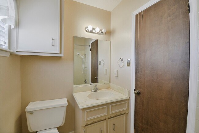 Building Photo - 13915 Roundstone Ln