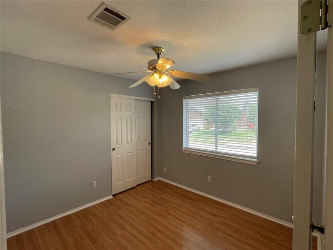 Building Photo - 2501 Willow Way