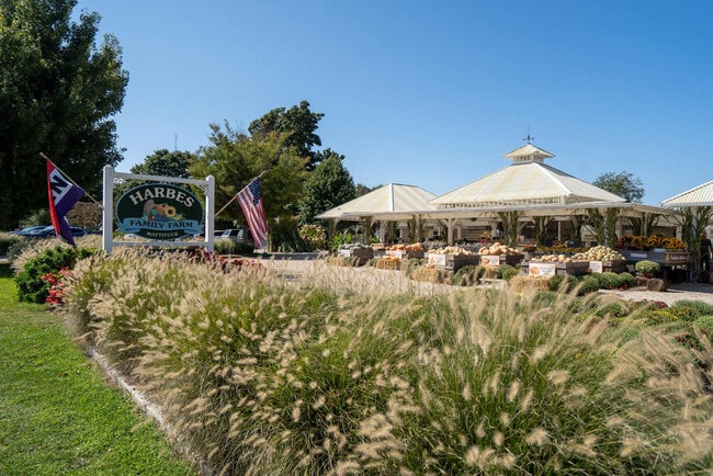 Building Photo - 415 Sound Ave