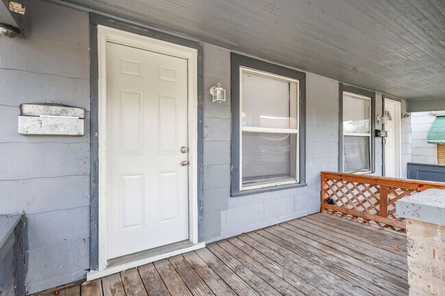 Building Photo - 498-500 N Champion Ave