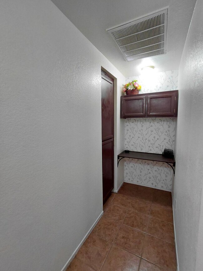 Building Photo - 936 Alameda St