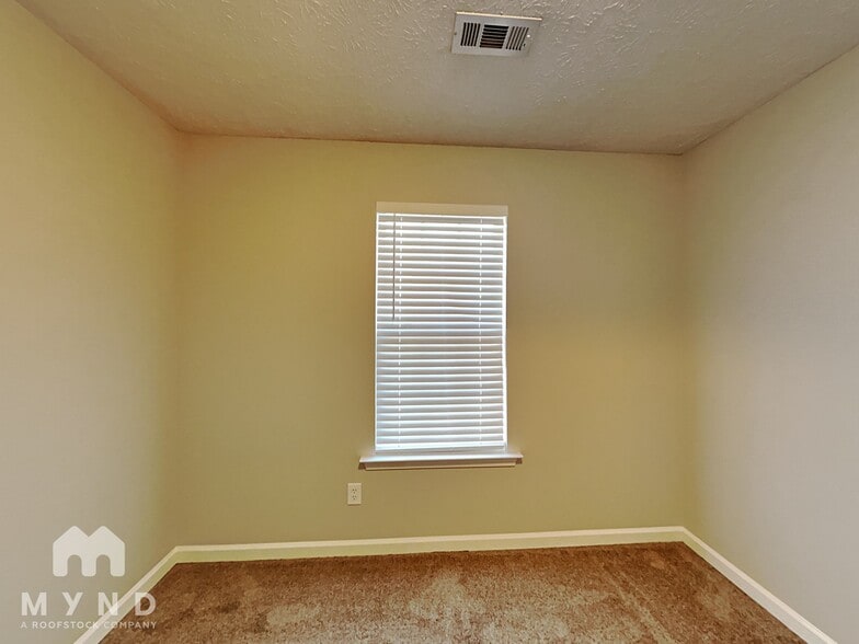 Building Photo - 2401 Pinyon St