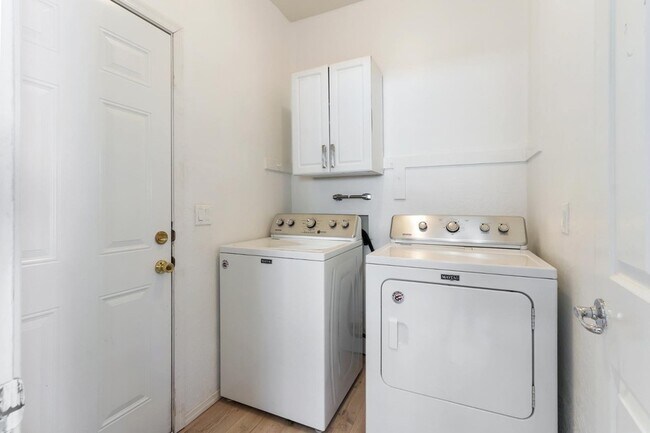 Building Photo - 45099 W Desert Cedars Ln