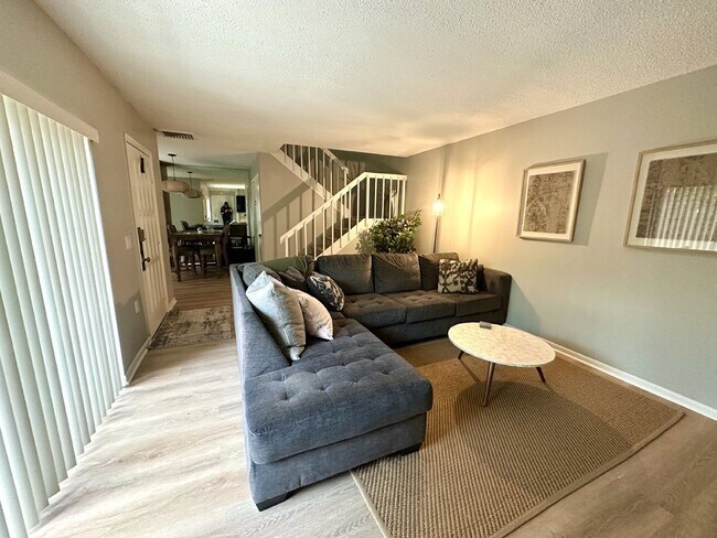 Building Photo - 2BR/2.5BA Townhome in the Heart of Palm Beach Gardens