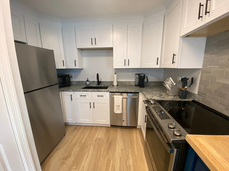 Building Photo - 18 Ocean St