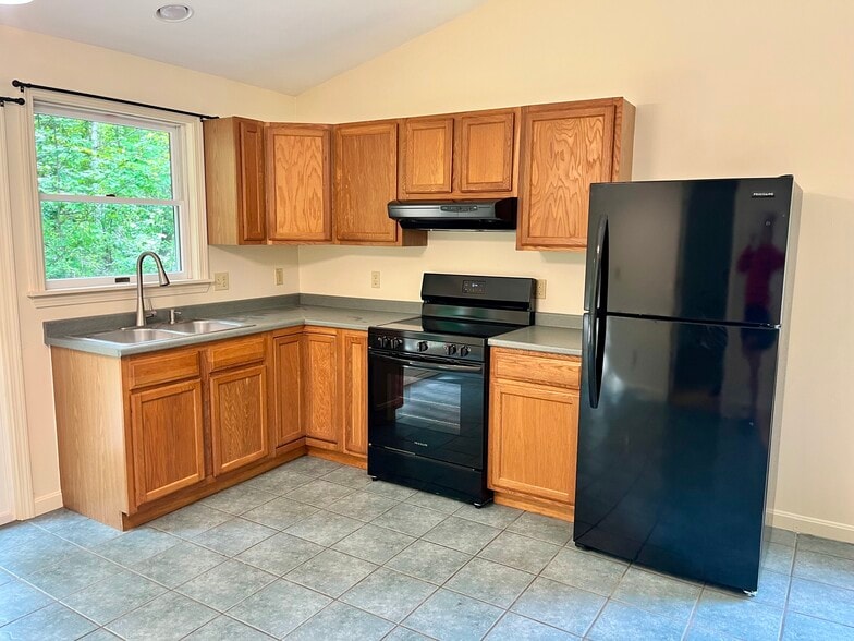 Kitchen - 648 Sturtevant Hill Rd