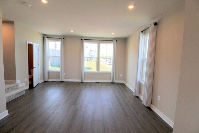 Building Photo - 4489 Drysdale St