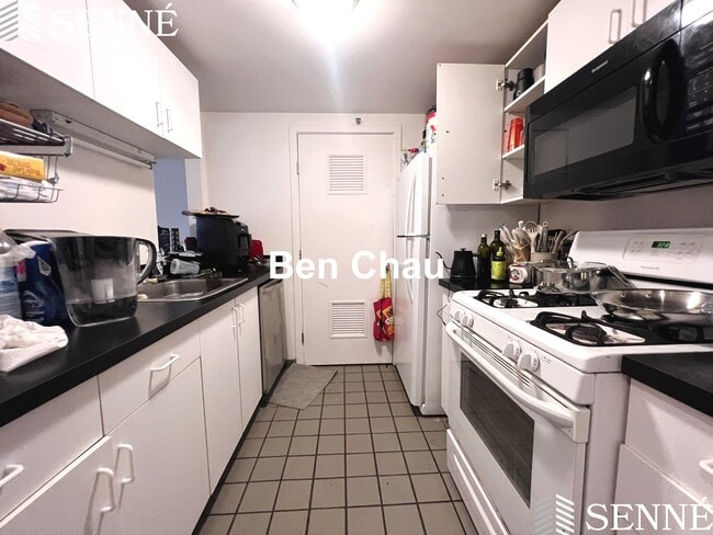 Building Photo - 71 Fulkerson St