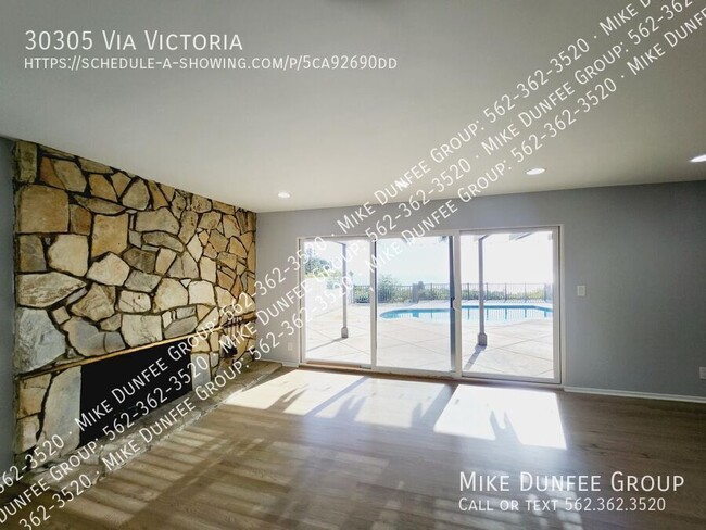 Building Photo - 30305 Vía Victoria