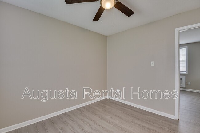 Building Photo - 323A Verdery Dr