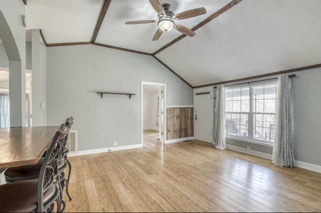 Building Photo - Cute Country Charmer – Bristol, VA  2 Bed ...