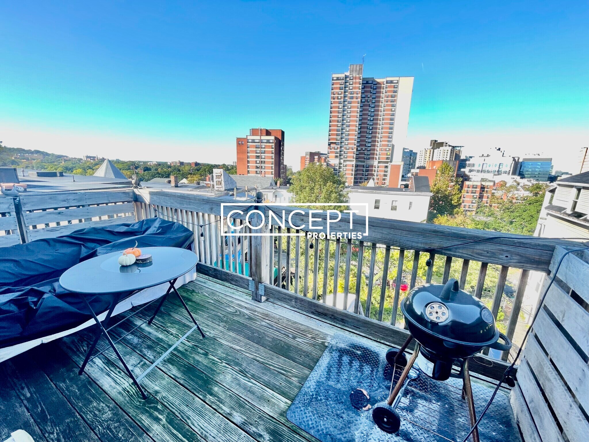 Building Photo - 207 Hillside St