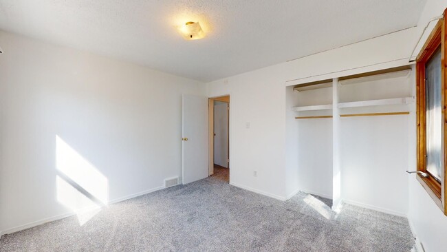 Building Photo - AVAILABLE AUGUST 1st! Newly Remodeled 3 Be...