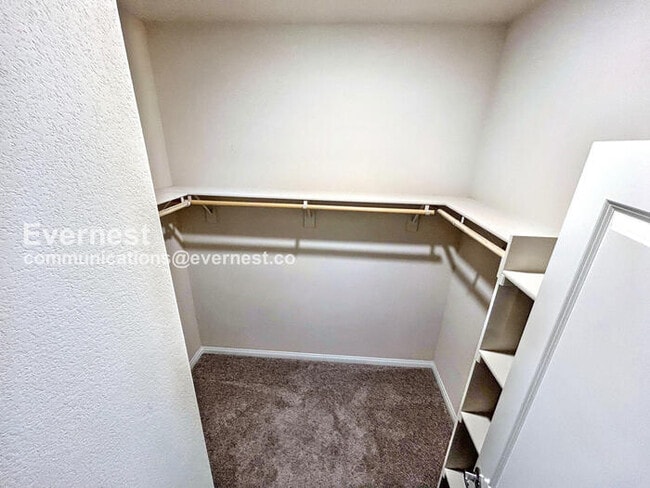 Building Photo - 3 Bed, 2 Bath Home with Fenced Yard & Garage / Available Now!