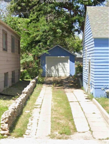 Building Photo - 1617 6th Ave