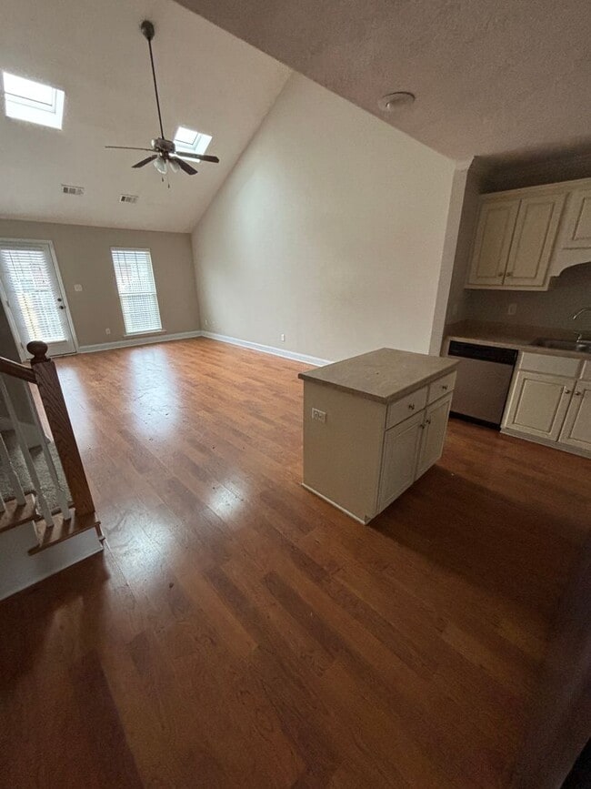 Building Photo - 941 Bryan Cir