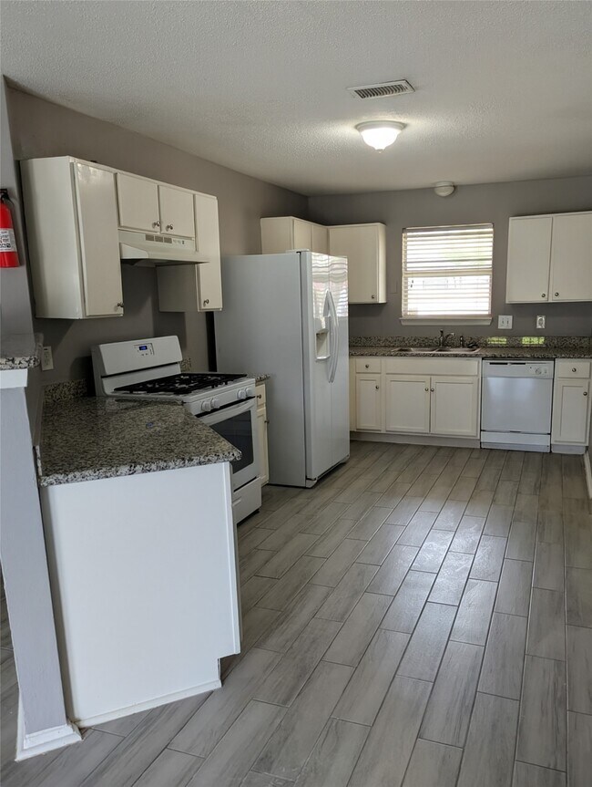 Building Photo - 2223 Crosscoach Ln