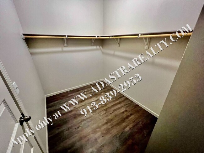 Building Photo - Like New Ranch in Spring Hill-Available in...
