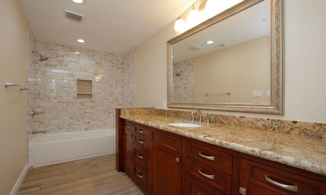Building Photo - 14535 Diamondhead N