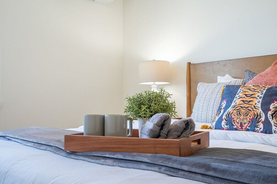 Building Photo - 1835 14th Ave