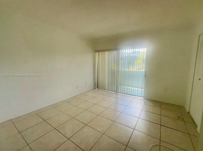 Building Photo - 9375 Fontainebleau Blvd