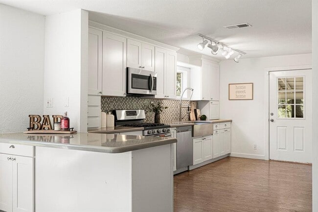 Building Photo - 2591 Spring Valley Dr
