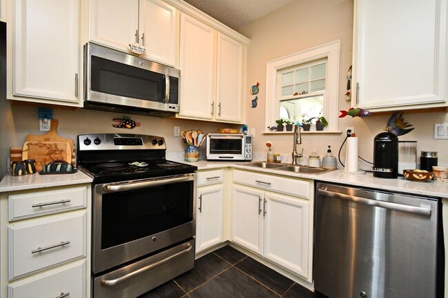 Building Photo - Renovated Home in the Heart of Orlando's M...