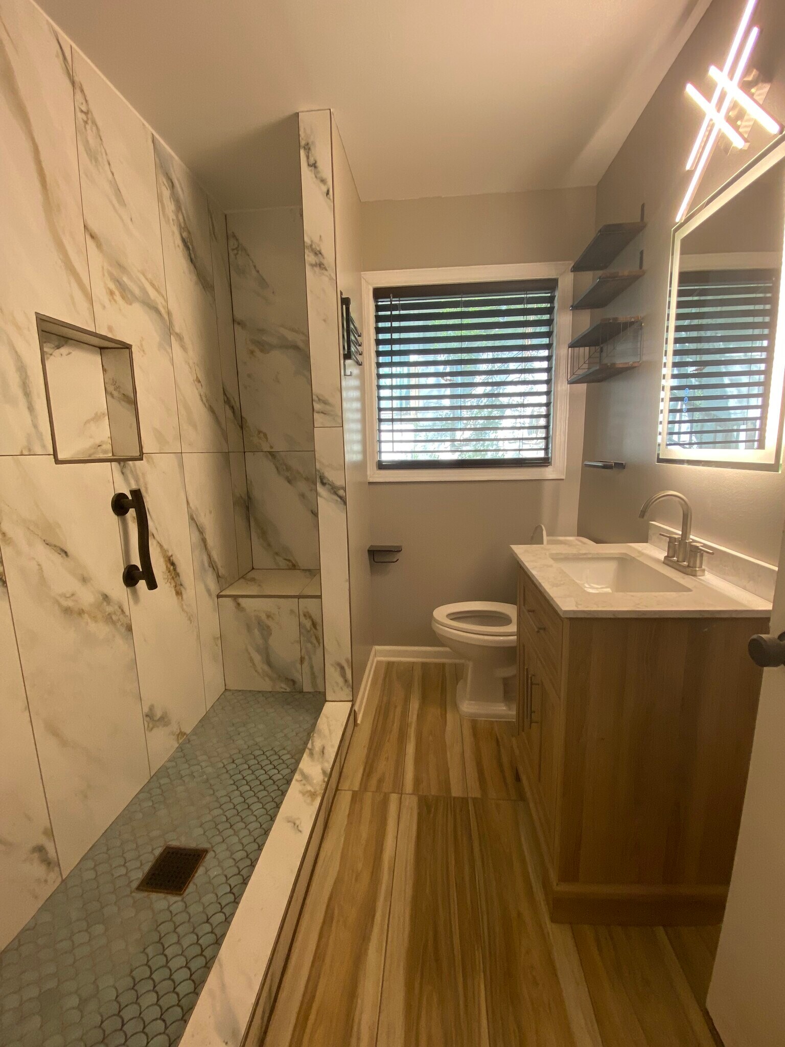 Guest Bathroom - 3483 Napoleon St