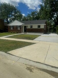 Building Photo - 23545 Parklawn St