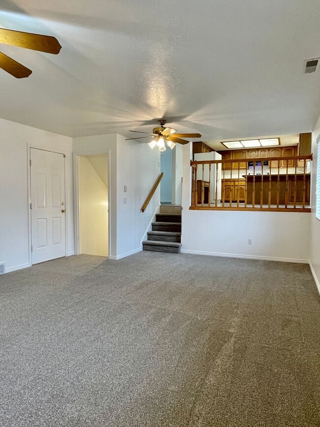 Building Photo - Spacious 4 Bedroom Home in Quiet Neighborhood – Great Location