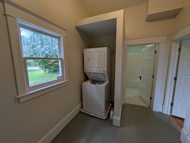 Building Photo - 222 Burkewood Dr