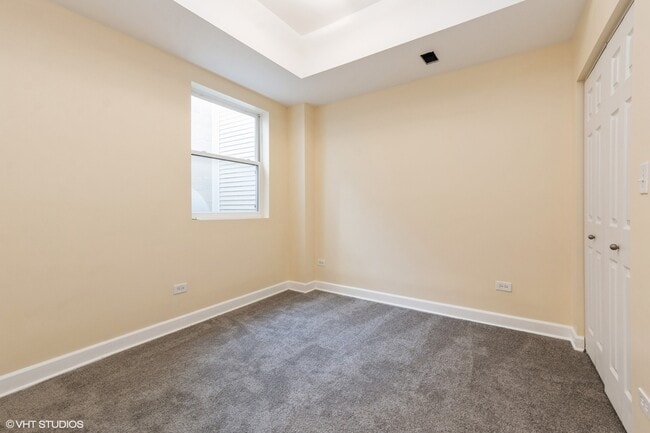 Building Photo - 5758 N California Ave