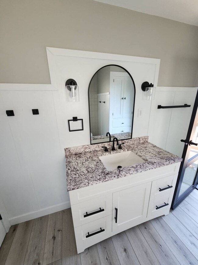 Building Photo - Newly Renovated 3-Bedroom Property in Prim...