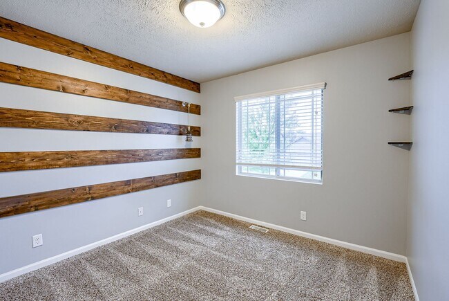 Building Photo - Elkhorn 3 Bedroom!!