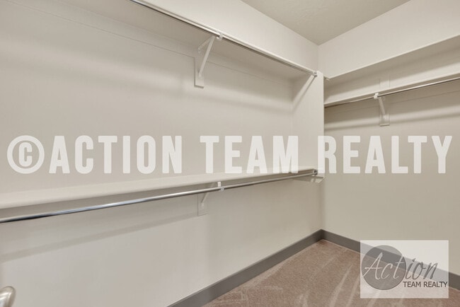 Building Photo - Townhome in Riverton!